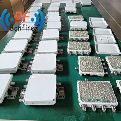 4.3-10f DIN-F 1710-2700MHz 4 Port Low Pim RF Quad-Band Combiner RF Quadplexer 2,630 kg