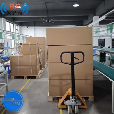3300-4000MHz Low Pim Indoor Panel Antenne 4.3-10 weibliche IP65 für den Hochfrequenzbereich
