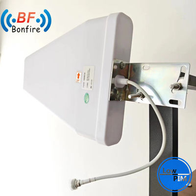 Breitband Indoor Omni Antenne 698-4000MHz 3G/4G/GSM/LTE Weiß mit N weiblichem Anschluss
