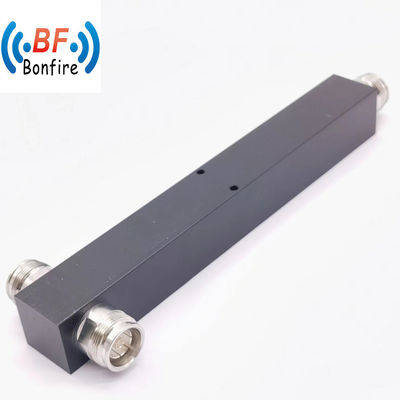 Innen-/Außen-Zwei-Wege-Reaktionsstromsplitter -160dbc IP65 350-3800MHz N Weiblich Grau