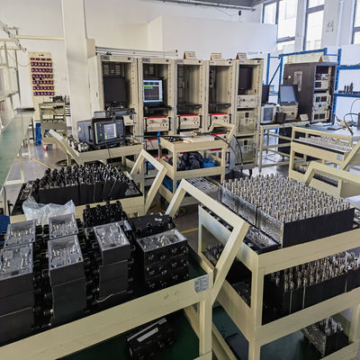 4 in 4 aus 698-4000MHz DIN-F mit 2.000kg Gesamtgewicht
