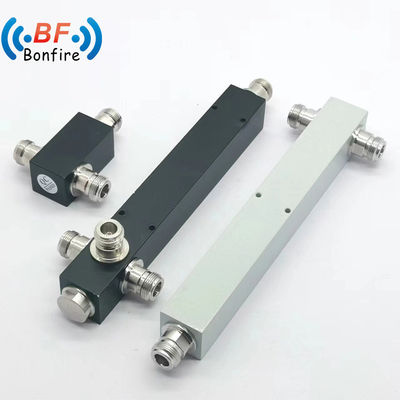 Grauer 50 W RF 2-Weg-Leistungssplitter Leistungsaufteil 698-3800MHz für Telekommunikationssysteme