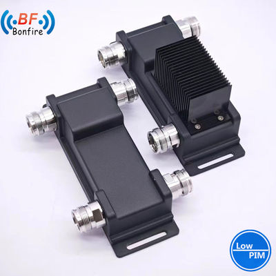 Innen-/Außen IP65 5g 698-4000MHz Hybrid-Kopplung/Kombinator 2X2 N Weibliche Graue Niedrig Pim
