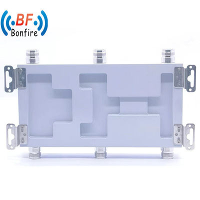 Paket Bruttogewicht 1.410kg 698-2700MHz 3X3 Matrix N Weibliche niedrige Vswr Hybrid-Kopplungen