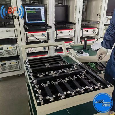 Low Pim Passive Component 698-3800MHz 3-Wege-Leistungsdivider -160dbc 4310f Schnittstelle N-F