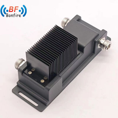 Low Pim RF Hybrid-Kombinator -160dbc 300W 698-4000MHz 4.3-10 Weibliche 2 in 1 aus 3dB Hybrid-Kopplung Rot