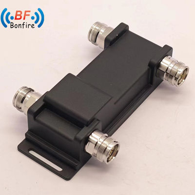 Low Pim RF Hybrid-Kombinator -160dbc 300W 698-4000MHz 4.3-10 Weibliche 2 in 1 aus 3dB Hybrid-Kopplung Rot