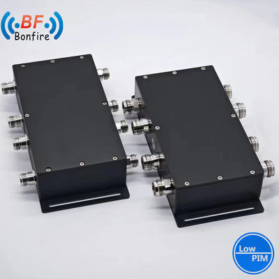 Grauer DQ-XXXXX 4 in 4 aus Hybrid-Kombinator mit angepassten Parametern 617-3800MHz -161dbc