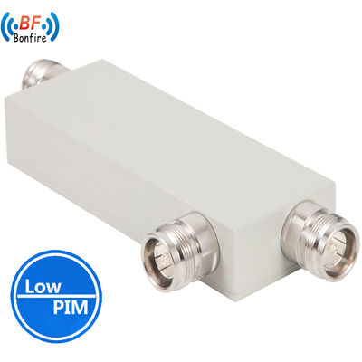698-4000MHz Niedrigpegel -160dbc IP65 N Weibliche Richtungskopplungsoberfläche N-F Grau/Rot