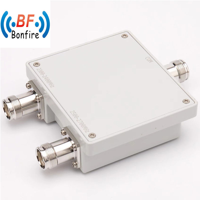4.3-10 F-Schnittstelle Dual-Band Low Pim Combiner 380-960 1710-2700 MHz Dual-Band Abdeckung