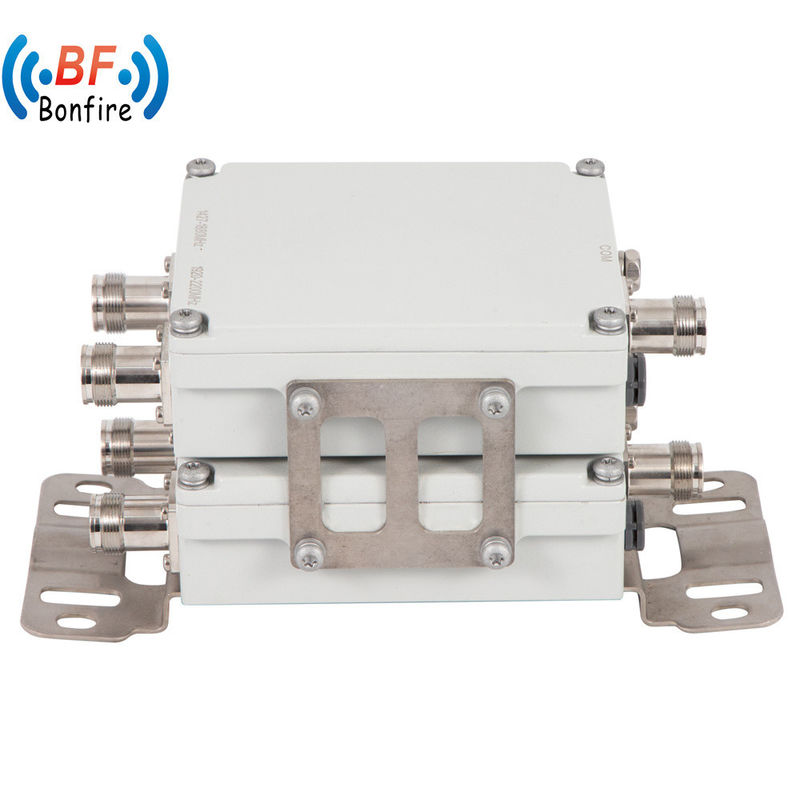 Dual-Band Low Pim Combiner 617-2690MHz 3300-3800MHz 4.3-10-F DIN-F Rot Innen-/Außen IP65