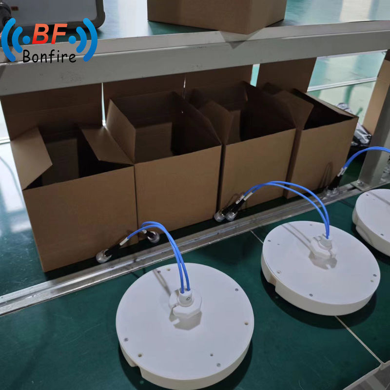 Innenraum mit hohem Gewinn 4*4 MIMO RFID Langstrecken-Panel Antenne 60° 1710-2700 3300-4000MHz 2km