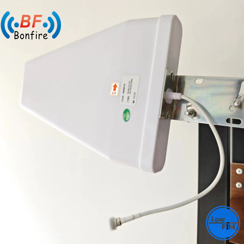 20 dBi Dual Polarized 2X2 MIMO Gehäuse Patch Panel 5,8 GHz Antenne für 698-4000MHz
