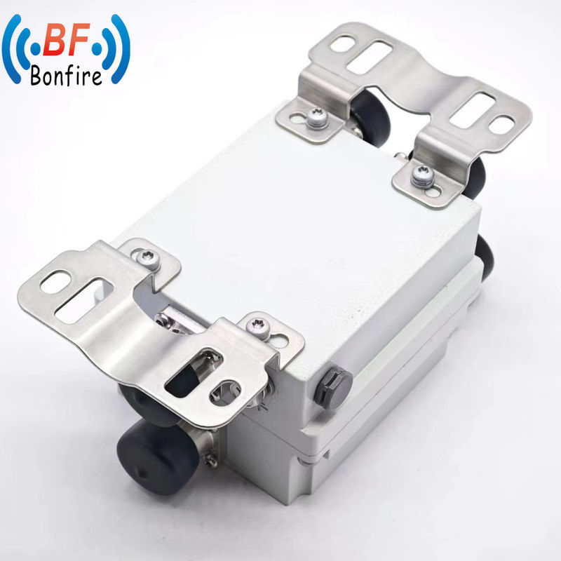 1710-1880/1920-2170/2300-2700MHz HF-Low Pim Quadplexer Grauer Vierbandkombinator -155dbc