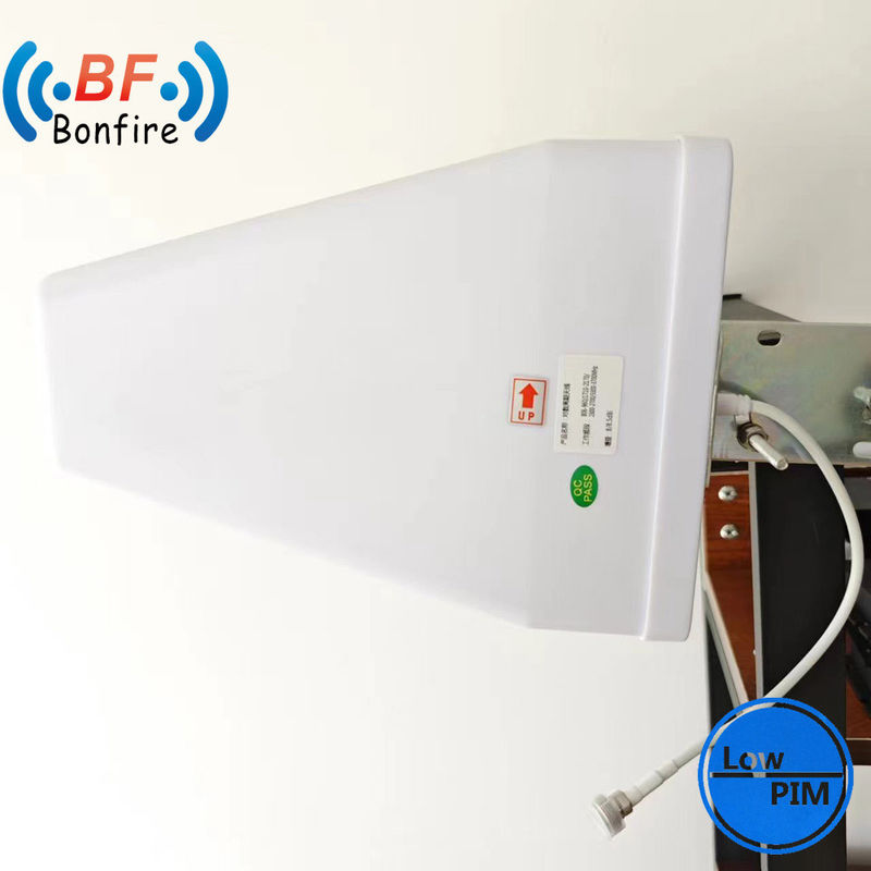 Breitband Indoor Omni Antenne 698-4000MHz 3G/4G/GSM/LTE Weiß mit N weiblichem Anschluss