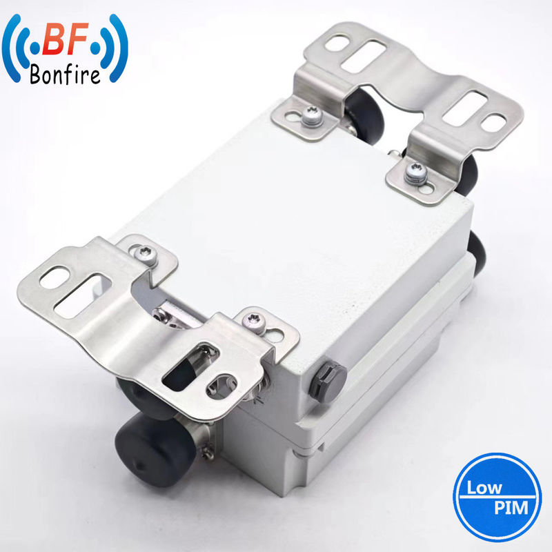 VHF UHF 2-Wege-Antennenkombinator 1710-2170MHz 2300-2690MHz HF Duplexer Diplexer SMA Weiblich