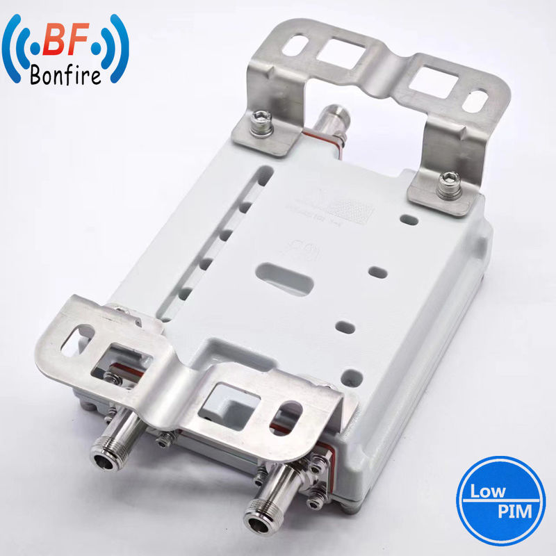 HLQ-XXXXX Quad-Band Low Pim RF Combiner1710-2170MHz 2300-2690MHz Rot Schwarz angepasst