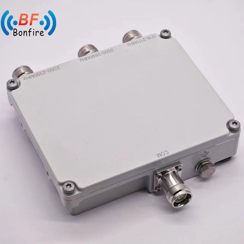 Triplexer-Kombinator Indoor/Outdoor 1710-1880 1920-2170 2300-2400 2500-2700MHz -155dbc mit 4,3-10-Frauen-Anschluss