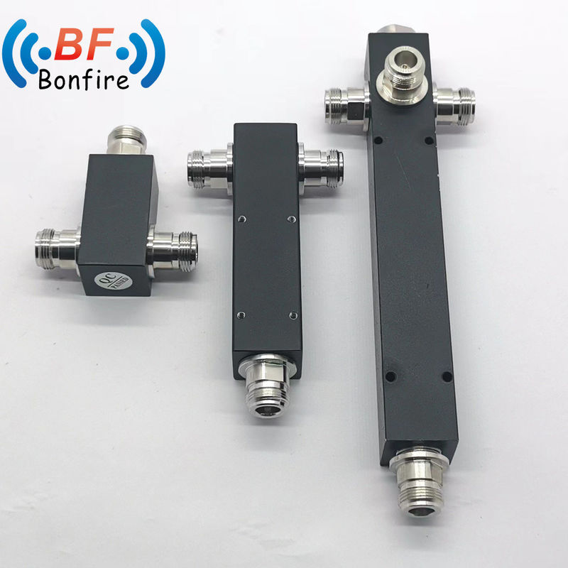 3200W IP65 4.3-10 Weiblicher HF-Hohlraum-Stromsplitter 2-Wege 698-4000MHz 50ohm für Langlebig