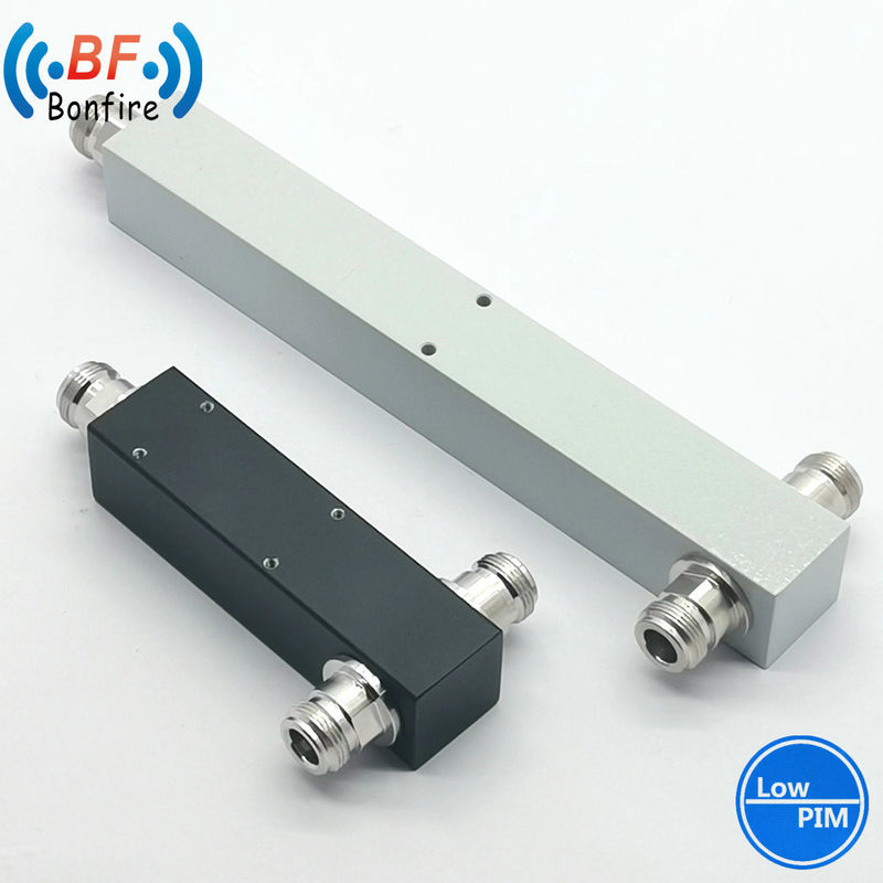 698-4000MHz 300 N Weiblicher Typ-Anschluss 2-Wege Rundholz-Hohlraum-HF-Stromsplitter in Grau